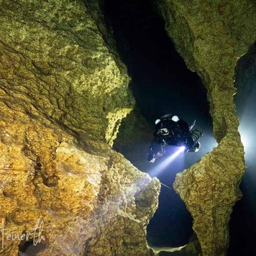 cave-diver-in-crevace-jill