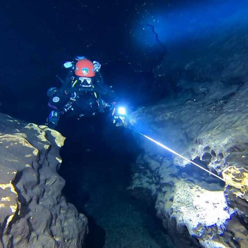cave-diver-on-line