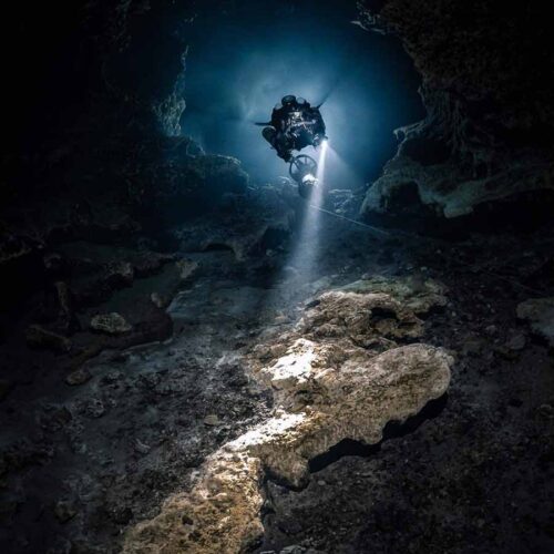 cave-diver-scooter-be-water
